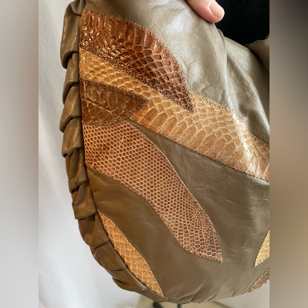 Vintage Cynthia Lockhart leather crossbody bag w snakeskin details - Picture 4 of 13